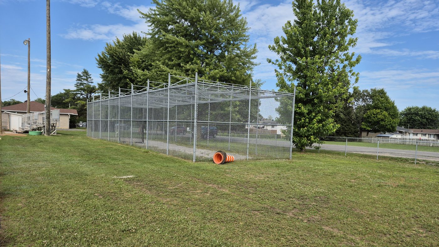 Representative outdoor batting cage (Parc de la Terre-des-Loisirs)